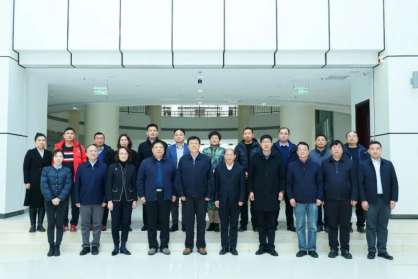國(guó)務(wù)院參事于康震一行與河南農(nóng)業(yè)大學(xué)企業(yè)家校友座談，民望農(nóng)牧董事長(zhǎng)索躍敏應(yīng)邀參加